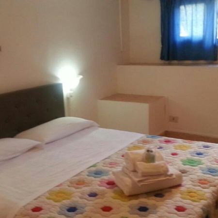 Garden Basement - Seminterrato Max 4 Ospiti - Fiumicino Vicino Aeroporto E Fiera Apartman Kültér fotó