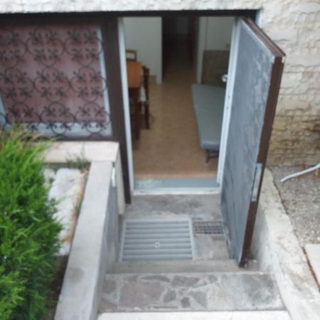Garden Basement - Seminterrato Max 4 Ospiti - Fiumicino Vicino Aeroporto E Fiera Apartman Kültér fotó