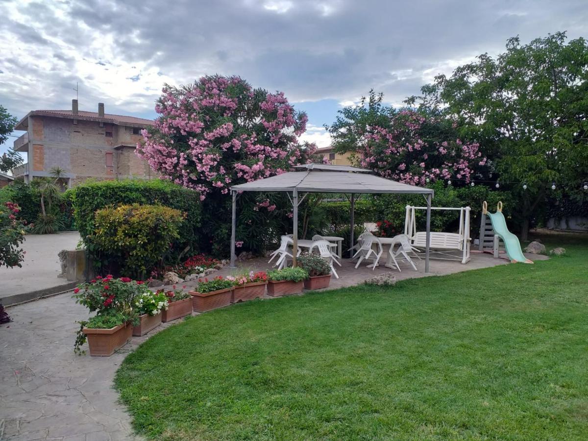 Garden Basement - Seminterrato Max 4 Ospiti - Fiumicino Vicino Aeroporto E Fiera Apartman Kültér fotó