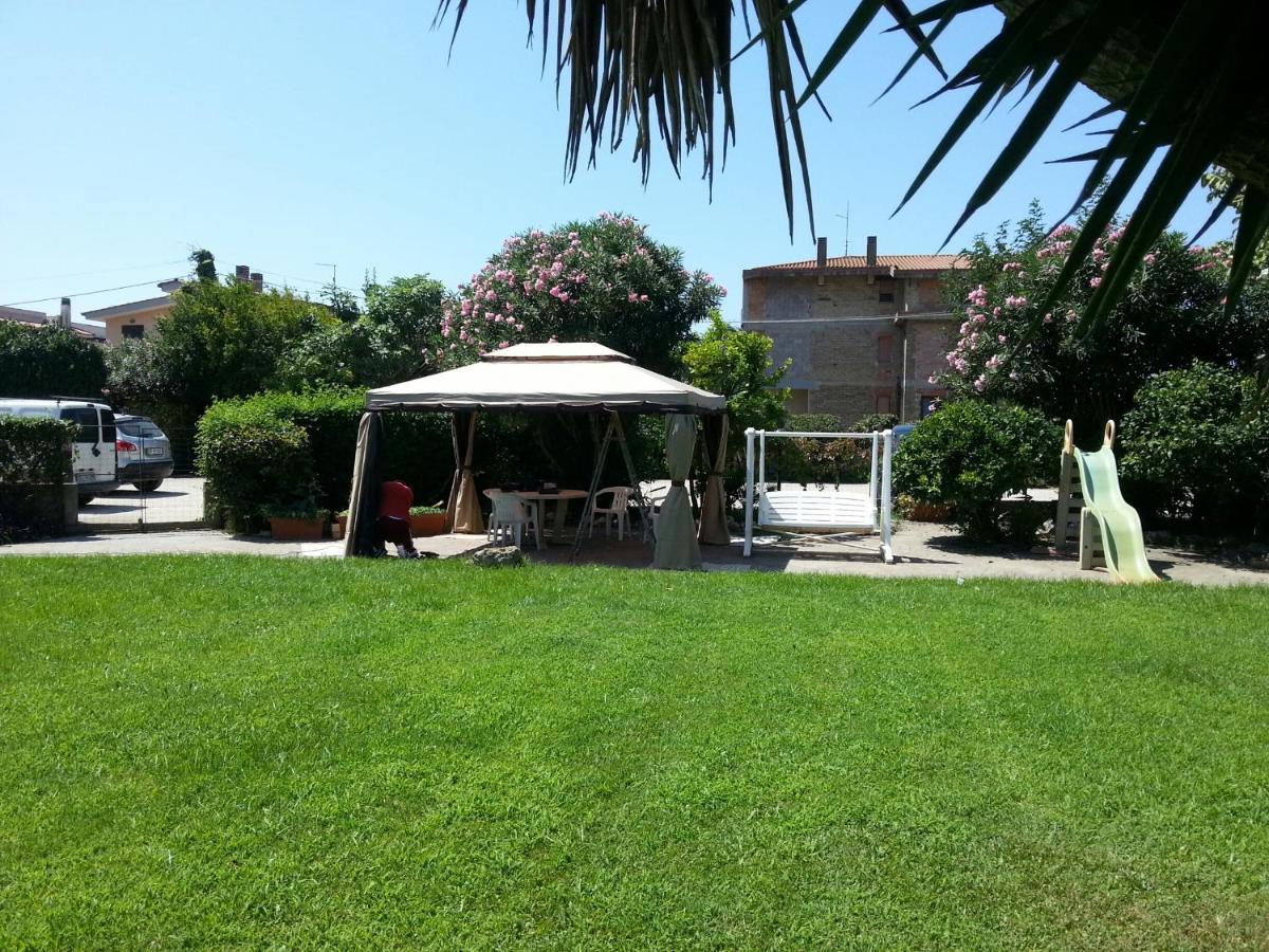 Garden Basement - Seminterrato Max 4 Ospiti - Fiumicino Vicino Aeroporto E Fiera Apartman Kültér fotó