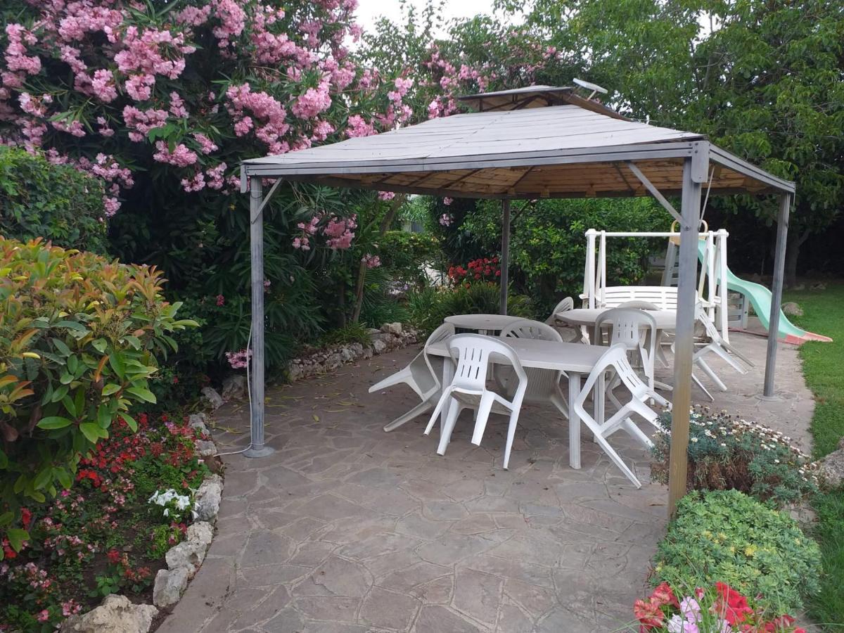 Garden Basement - Seminterrato Max 4 Ospiti - Fiumicino Vicino Aeroporto E Fiera Apartman Kültér fotó