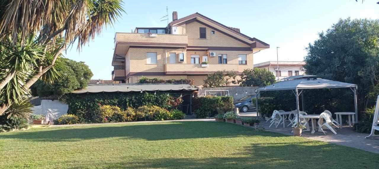 Garden Basement - Seminterrato Max 4 Ospiti - Fiumicino Vicino Aeroporto E Fiera Apartman Kültér fotó