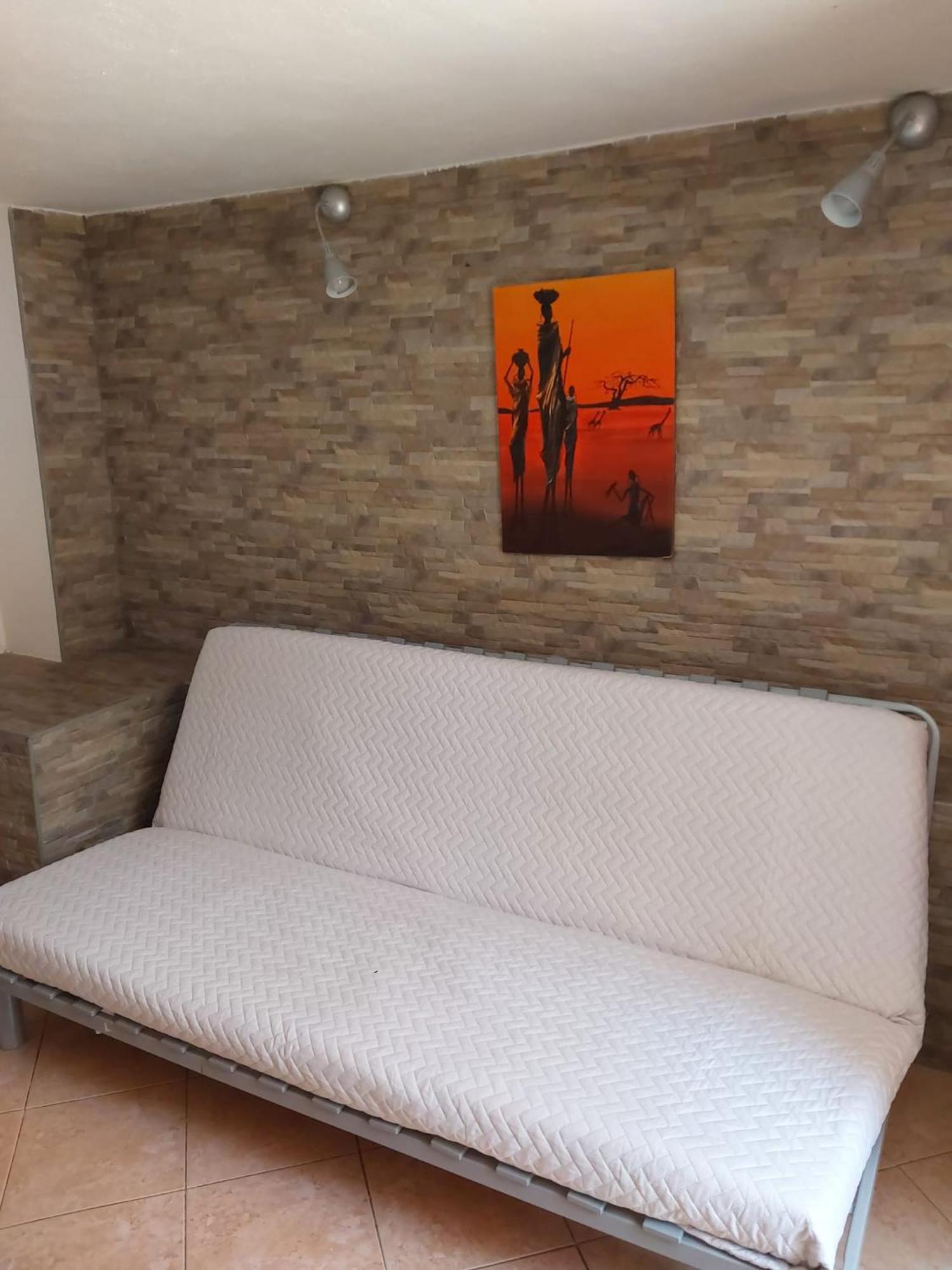 Garden Basement - Seminterrato Max 4 Ospiti - Fiumicino Vicino Aeroporto E Fiera Apartman Kültér fotó