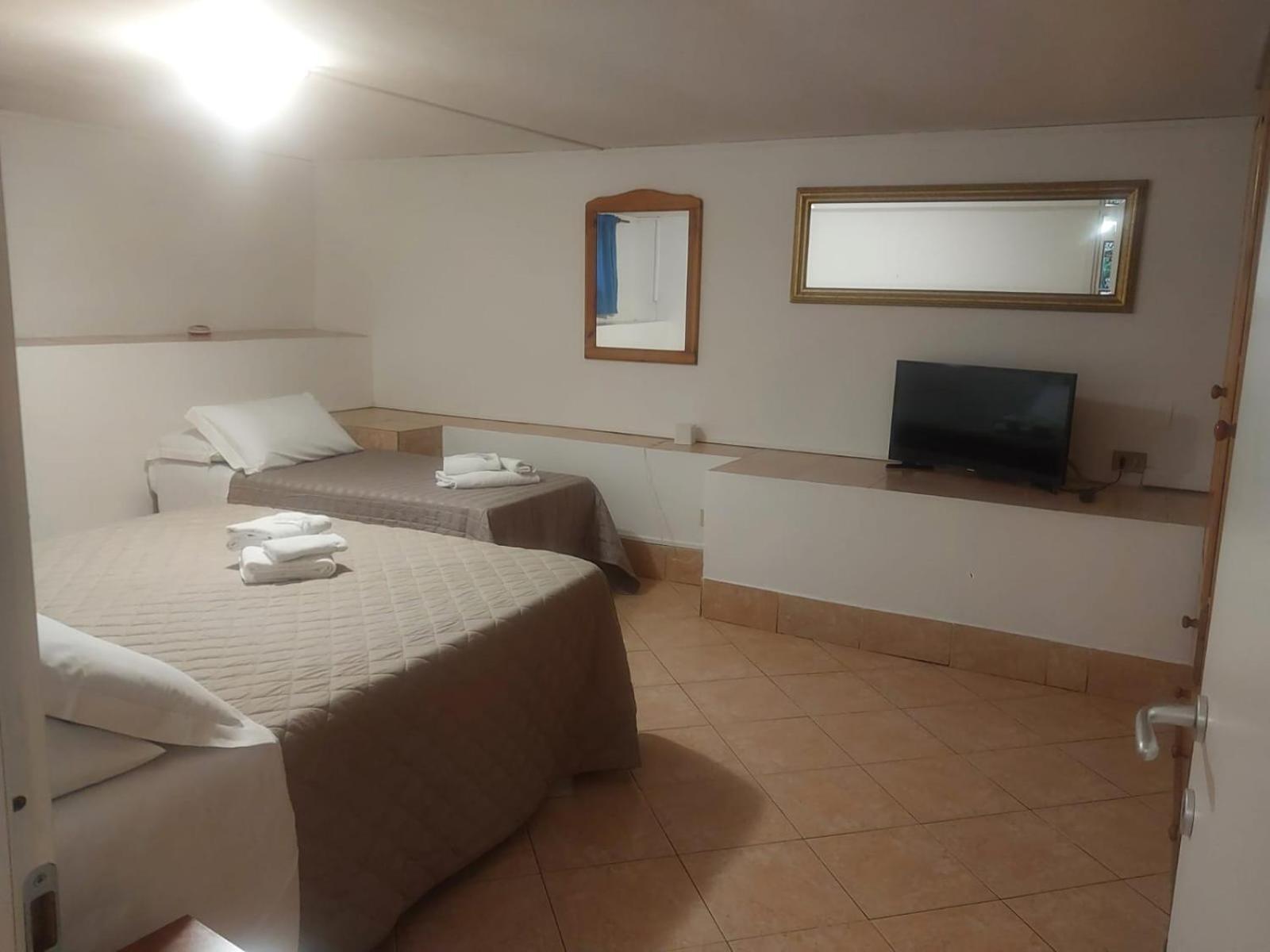 Garden Basement - Seminterrato Max 4 Ospiti - Fiumicino Vicino Aeroporto E Fiera Apartman Kültér fotó
